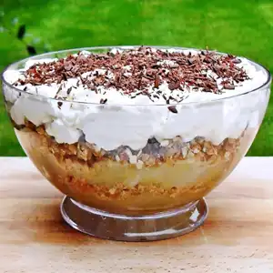 Old-fashioned Danish Apple Trifle