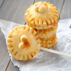 Apple pie pops